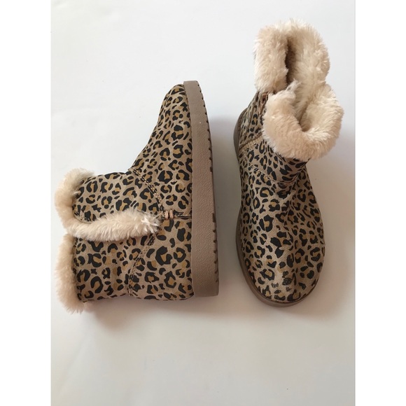 Universal Thread Women’s Suede Leopard Boots 6 - Picture 2 of 9